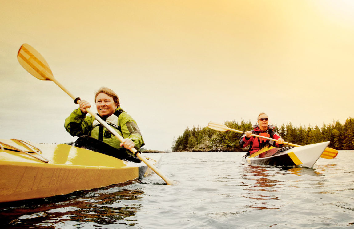 Senior-Couple-Kayaking-518521809_3726x2483-1200x745-1-aspect-ratio-548-355